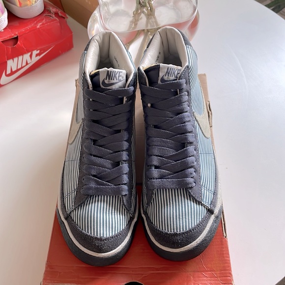 2004 WMNS Nike Blazer Mid ‘Pinstripe’ - Picture 2 of 8